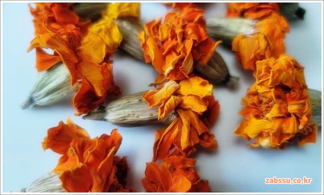 Marigold flower tea이미지입니다.