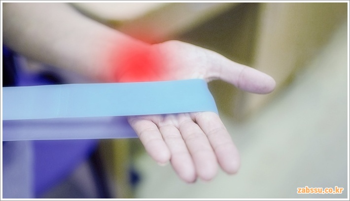 손목터널증후군 원인과 예방 운동으로 건강한 손목 만들기